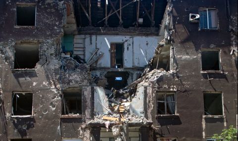 Над 10 ранени при удар по жилищен блок - 1