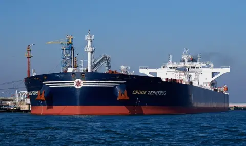 Against the Kremlin's secret schemes! Greek navy blocks tanker-to-tanker transfer of Russian oil  - 1