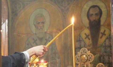 Епископ Григорий донася Благодатния огън у нас - 1