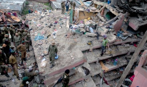 Евакуират хиляди заради срутена сграда в Кения - 1