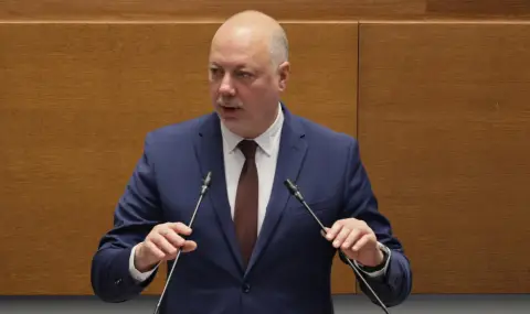 Белобрадова даде на Желязков да подпише оставката си