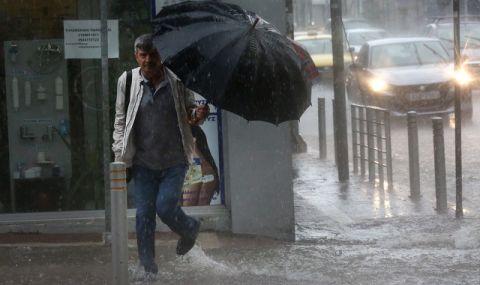 Един човек загина при потопа в Гърция - 1