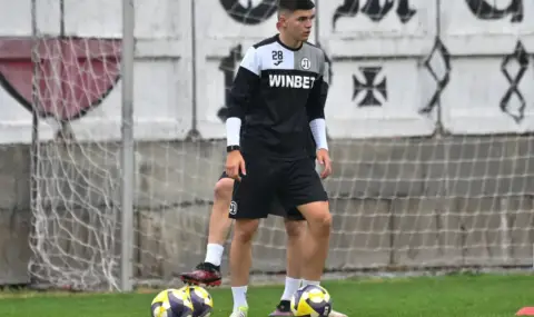 Валери Божинов тренира с мъжете на Локомотив Пловдив - 1