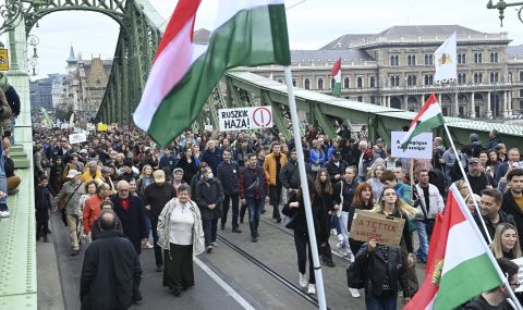 Унгария: Десетки хиляди на протест срещу Орбан - 1