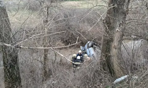 Двама души загинаха, а други двама са ранени след като кола падна в дере край с. Войводово - 1
