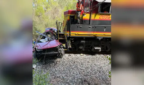 Влак уби петима души при сблъсък с камион в щата Мисисипи - 1