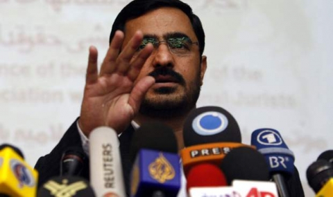Осъдиха бивш ирански прокурор на 135 удара с камшик - 1