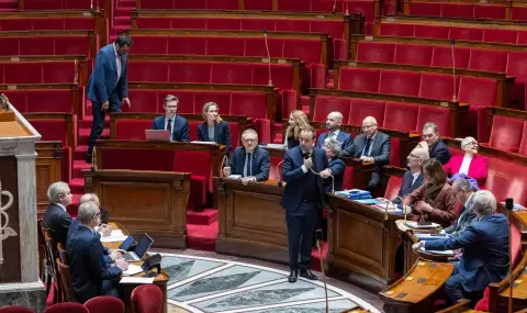 Френското правителство оцеля при два вота на недоверие - 1