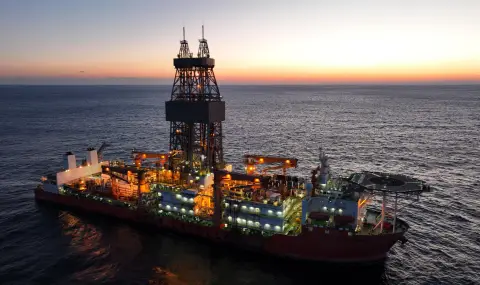 Сондажен кораб се преобърна в Суецкия залив: Четирима загинали, шестима в неизвестност - 1