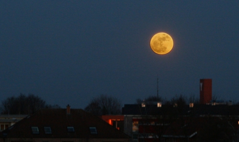 Супер Луна в нощта срещу неделя - 1