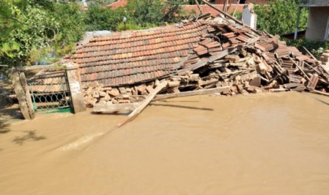 70 къщи не са годни за живеене след потопа в Мизия - 1