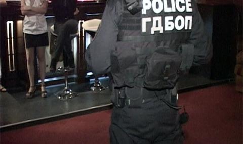 Арестуваха четирима сутеньори, набирали проститутки със скъпи возила (ВИДЕО) - 1