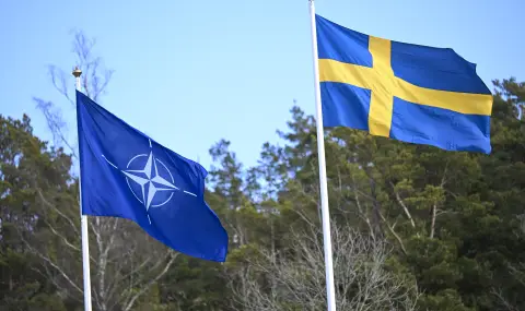 Издигнаха националното знаме на Швеция пред централата на НАТО - 1