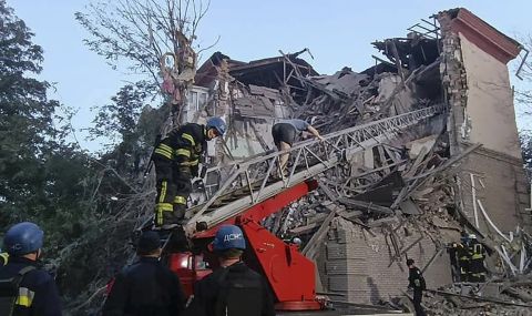 Най-малко 11 души бяха убити при руски обстрел в Запорожие - 1