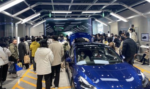 Собственици на Tesla в Китай протестират заради ниски цени - 1