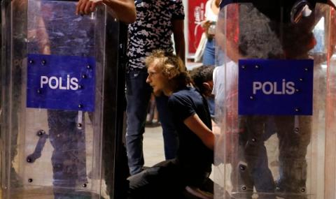 Турската полиция арестува 20 чужденци - 1