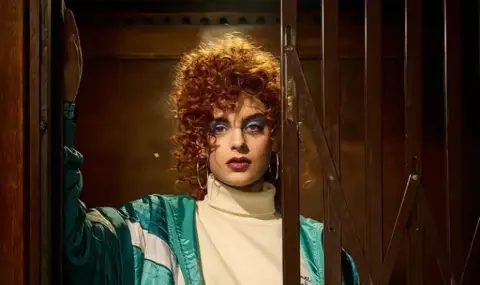 Дъщерята на Юлиан Вергов - Алена Вергова изгря и като певица в нова песен (ВИДЕО) - 1