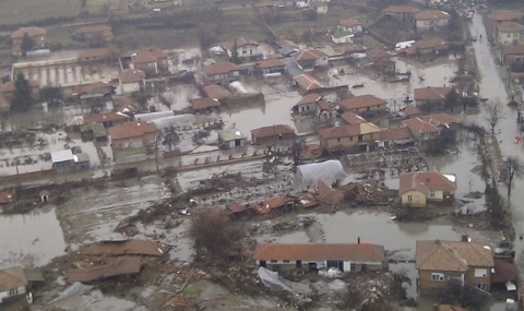 Искаме помощ от ЕС за справяне с потопа - 1