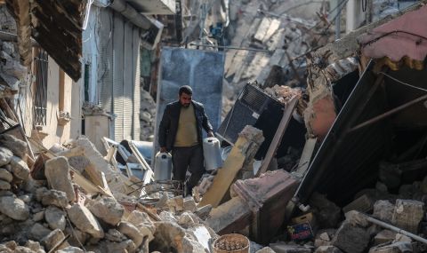 Броят на загиналите при земетресенията в Турция достигна близо 48 000 души - 1