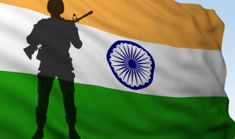 Четирима войници загинаха при инцидент във военна база в Индия - 1