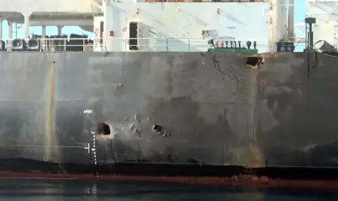 Хуси обстреляха израелски петролен танкер в Червено море - 1