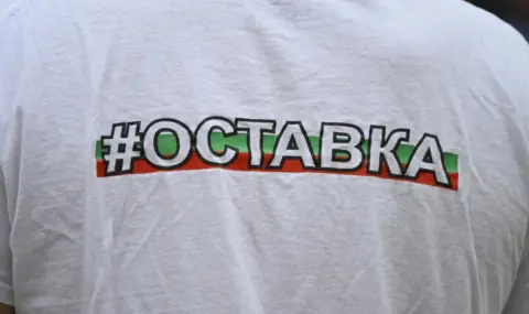 "Няма хора": Протестите „АНТИрадев“ се отлагат за есента