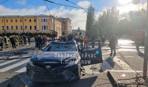 "Руският въпрос" трябва да бъде решен със сила, каза приближен на Зеленски  - 1