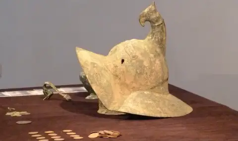A gladiator helmet valued at 3 million euros was returned to Bulgaria  - 1