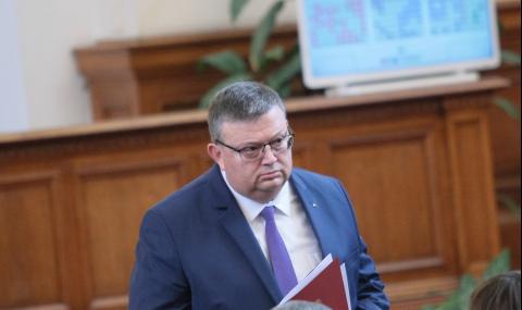 Цацаров отрича връзката на шпионския скандал с политическа акция - 1