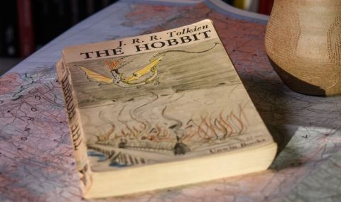 Открито по случайност първото издание на "Хобит" на Толкин бе продадено за 10 000 лири (СНИМКИ) - 1