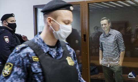 Съветски прийоми през 2021 г.: Навални е принуждаван да гледа руска телевизия и пропагандни филми в затвора - 1