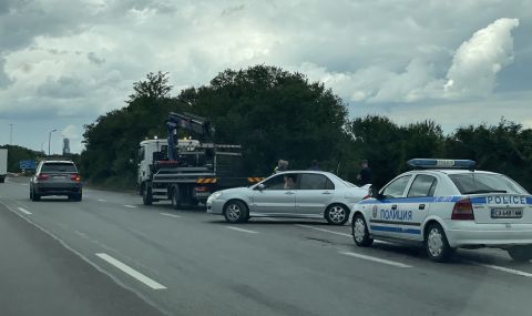 Катастрофа между камион и лека кола затвори пътя Русе – Бяла  - 1
