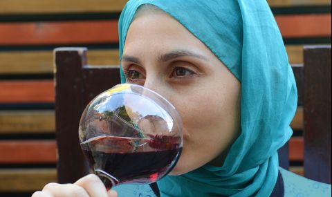 Саудитска Арабия планира отварянето на барове за шампанско и вино - 1