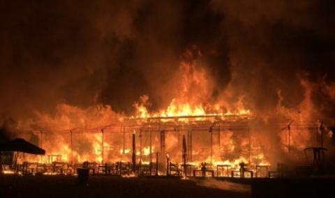 Изгоря заведение на Крайбрежната алея на Варна - 1