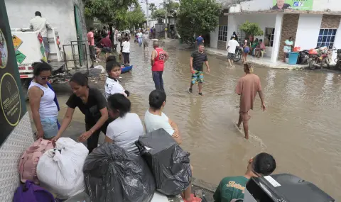 Dozens dead in floods caused by torrential rains in Colombia  - 1