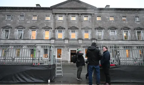 Ирландия гласува за нов президент: две жени се изправят една срещу друга - 1