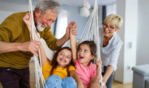 5-те зодии, които стават най-добри баби и дядовци - 1