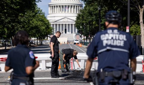 Мъж се вряза с кола в барикада пред Капитолия в САЩ и се самоуби - 1