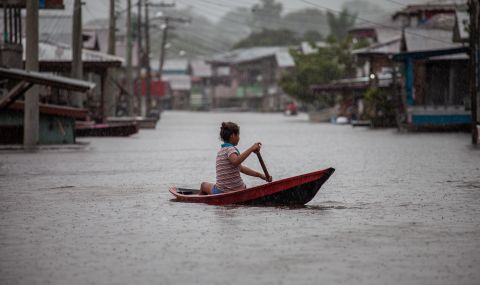 11 000 бяха евакуирани заради наводнения - 1