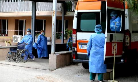 Коронавирус: Какво стана ясно сега, когато пандемията покосява медиците - 1