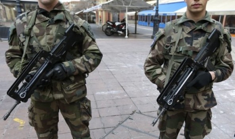 Франция конфискува паспортите на шестима граждани &quot;обвързани със Сирия&quot; - 1