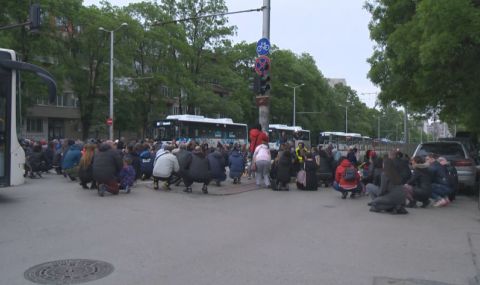 Протестите на мястото на катастрофата, взела две жертви в София, продължават и днес - 1