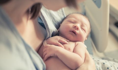 Нова мода при цезаровото сечение: Майките сами вадят бебетата от утробата си (ВИДЕО) - 1