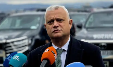 Парламентът заседава извънредно: Дечев казва има ли уволнения в МВР и натиск по случая "Петрохан" 