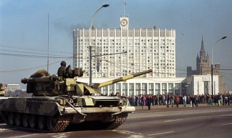 4 октомври 1993 г. Преди 30 години Елцин "разстрелва" руския парламент в Москва - 1