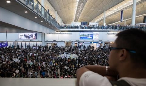 Хиляди блокирани по летищата заради Омикрон - 1