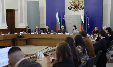 Премиерът Гюров и вътрешният министър обсъдиха с наблюдатели мерки за провеждането на честни избори - 1