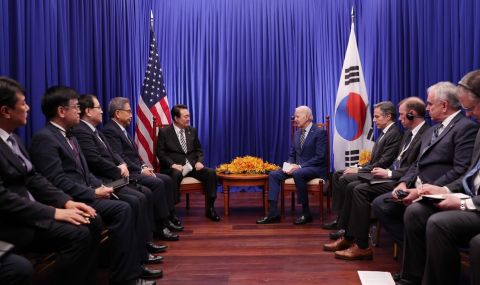 Южна Корея и САЩ обсъждат провеждането на ядрени учения - 1