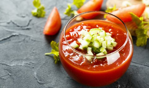 Рецепта на деня: Студена супа - пикантно гаспачо с краставици - 1