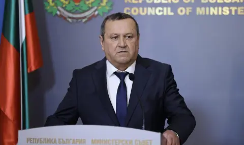 Екипи на АСП са в село Априлово заради прелялата река